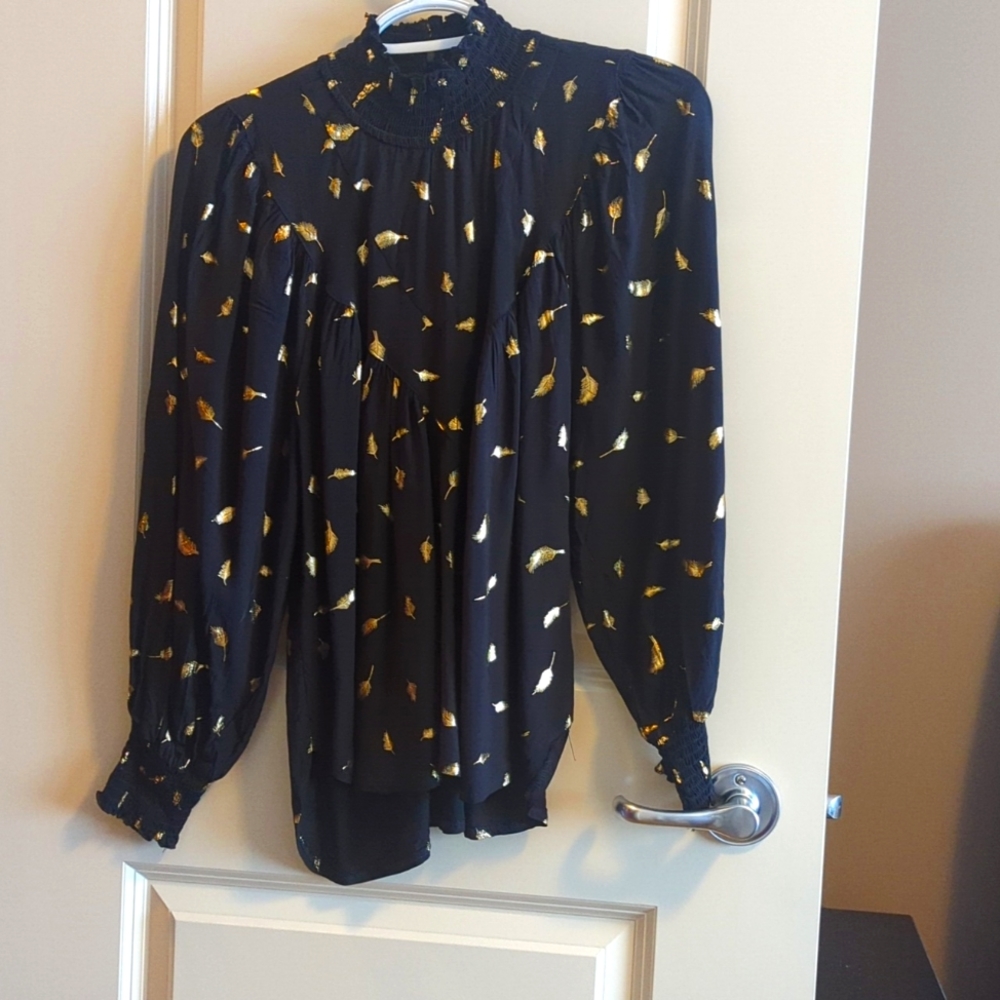 Holiday party blouse in black with gold feather detail! Size L
